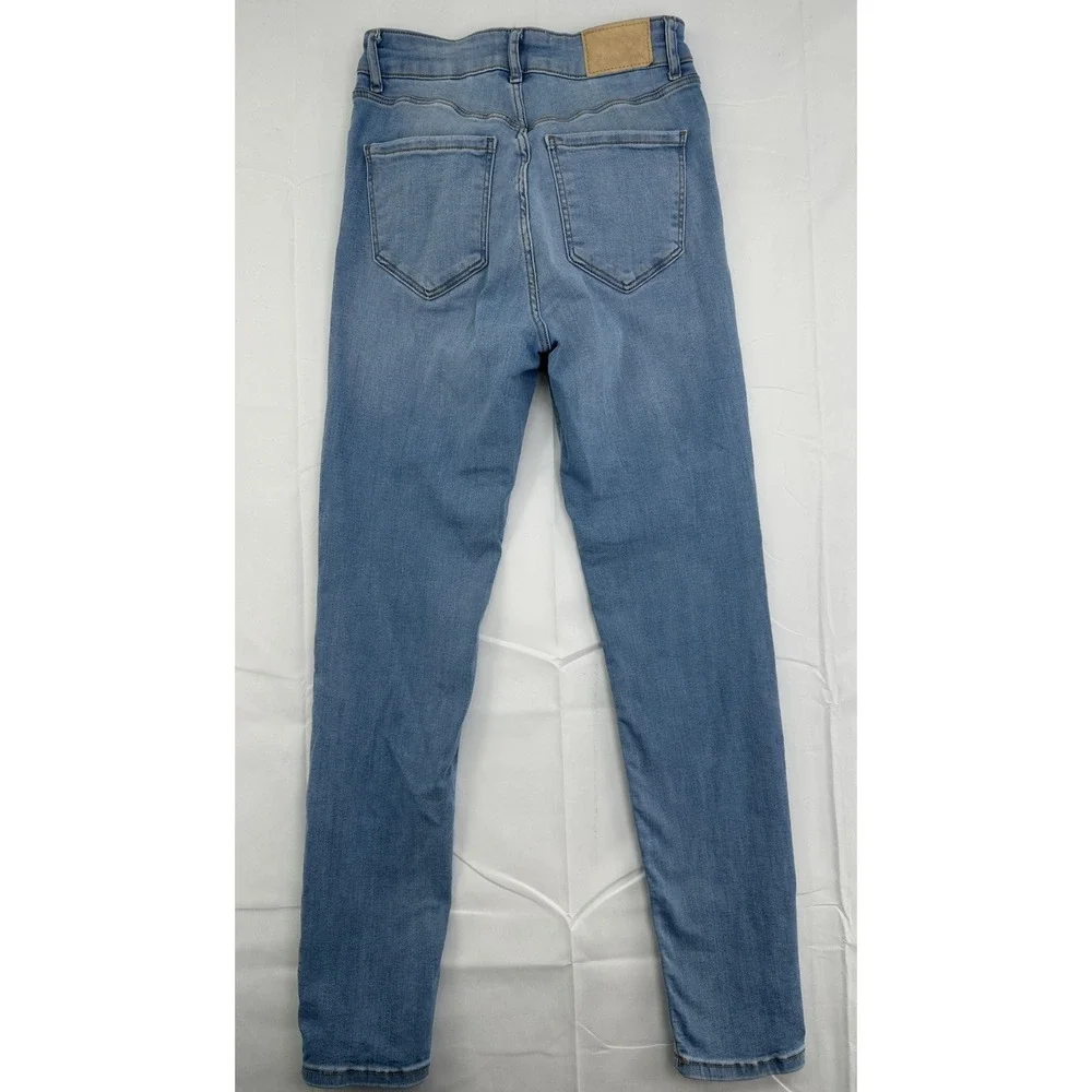 Zara Women's Size 6 Straight‎ Leg Jeans Light Wash Inseam 28.5 Inches